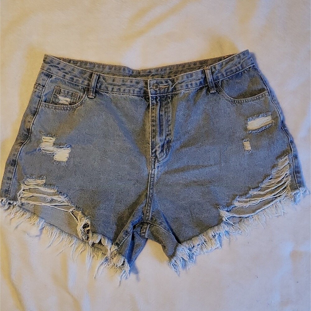 SHEIN Curve Denim Shorts Women’s Size 2XL medium wash frayed zipper closure